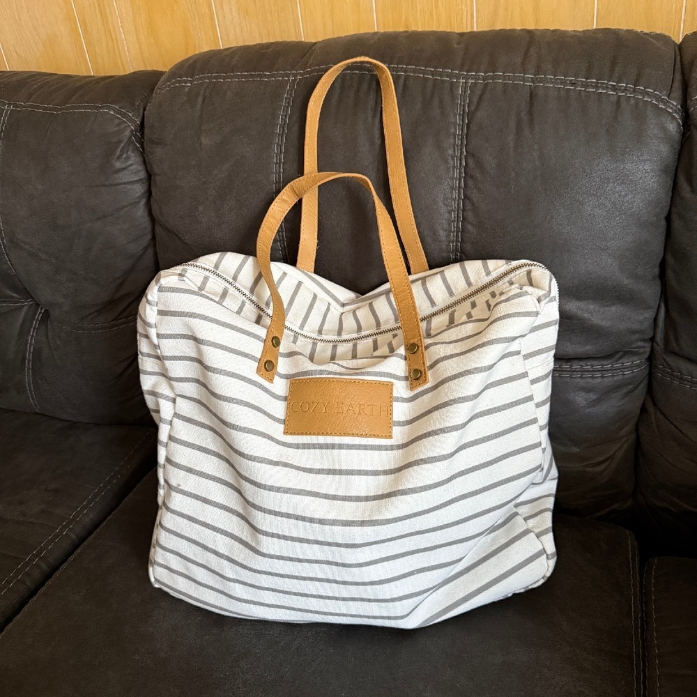 Cozy Earth Tote Bag Striped Travel Beach Gym Carry On Zipper Closure